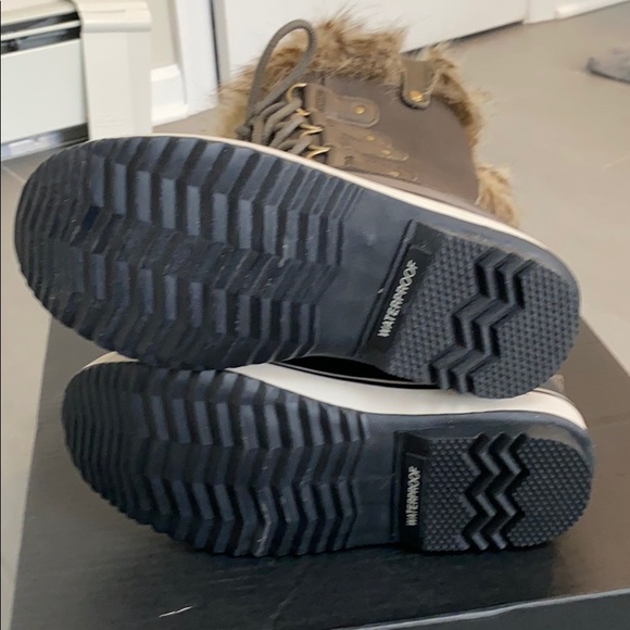 Joan of Artic Sorel Boots - Picture 5 of 5